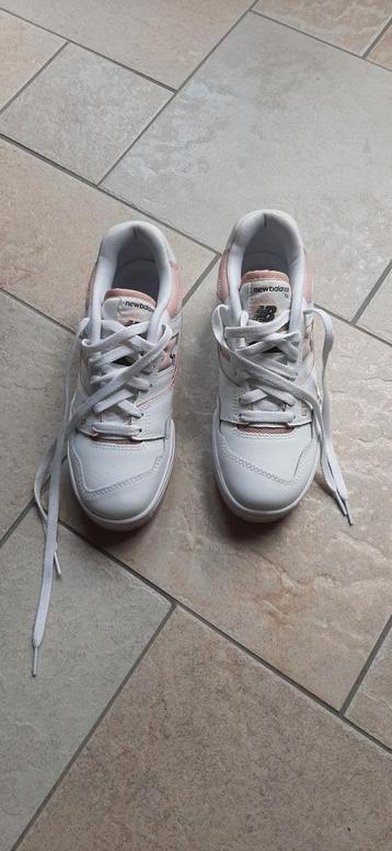 New Balance 550 wit/ licht roze mt 38 beschikbaar voor biedingen