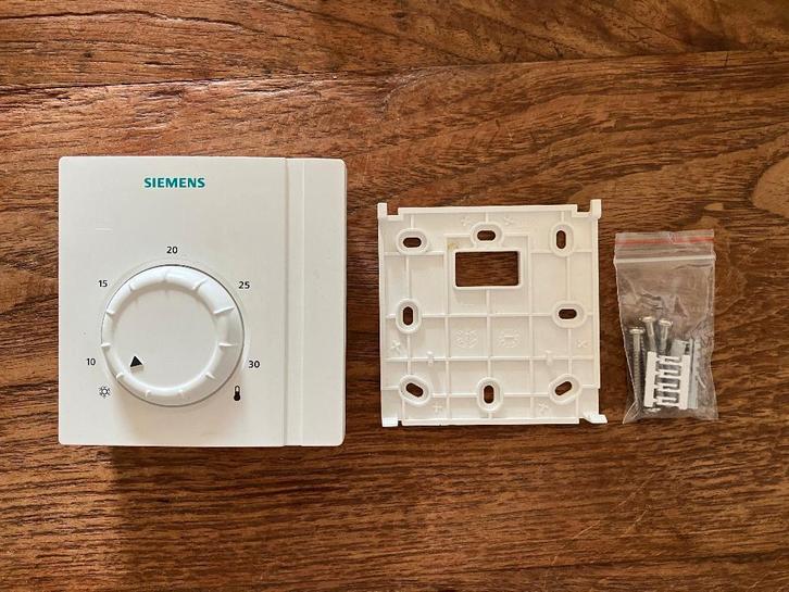 Siemens RAA21 thermostaat te koop, Doe-het-zelf en Verbouw, Thermostaten, Zo goed als nieuw, Ophalen of Verzenden