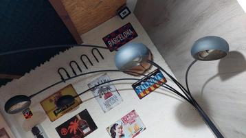Lamp staand 2 meter hoog met 5 lampen beschikbaar voor biedingen