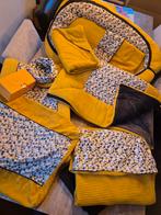 Complete set okergeel triangel (babynestje, aankleeskussenho, Ophalen, Zo goed als nieuw