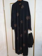 Prachtige abaya van dubai zwart met goud stenen maat XXL  48, Kleding | Dames, Grote Maten, Ophalen of Verzenden, Zo goed als nieuw
