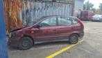 Nissan Almera Tino 1.8 2004 Rood, 65 €/maand, Stof, 4 cilinders, Almera Tino