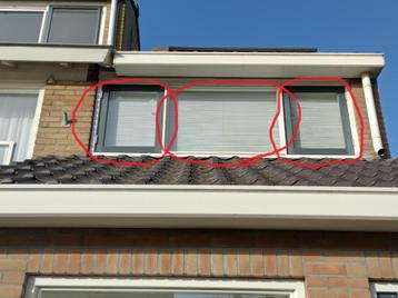 Te Koop 1x Dubbel glas en 2x uitslaande ramen beschikbaar voor biedingen