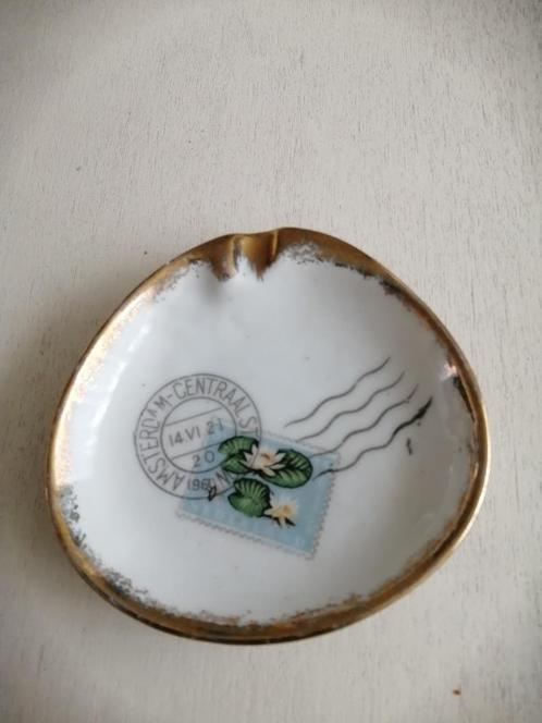 Vintage Asbakje, postzegel 1960  stempel Amsterdam-Centraal, Verzamelen, Rookartikelen, Aanstekers en Luciferdoosjes, Gebruikt
