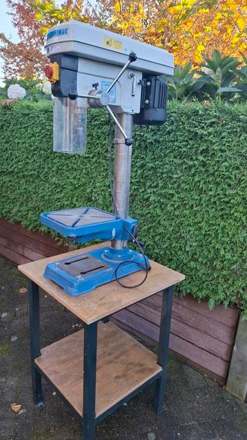 SUPER MOOI Professionele kolom boormachine  beschikbaar voor biedingen