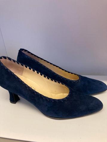 Charles Jourdan suede pumps heel goed beschikbaar voor biedingen