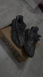 Yeezy 350 grijs maat 36,5, Kleding | Heren, Schoenen, Ophalen of Verzenden, Zo goed als nieuw, Overige kleuren