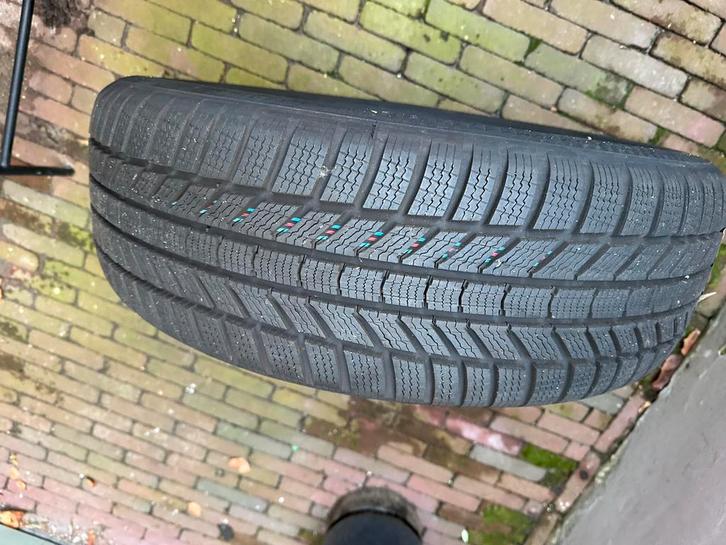 Vrijwel nieuwe Continental winterbanden Audi Q4, Auto-onderdelen, Banden en Velgen, Band(en), Winterbanden, 20 inch, 235 mm, Personenwagen