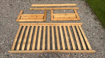 Bedframe met lattenbodem beschikbaar voor biedingen