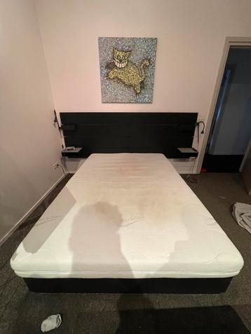 Ikea bed met achterwand, matras 140 x 200, tot 17 augustus! beschikbaar voor biedingen
