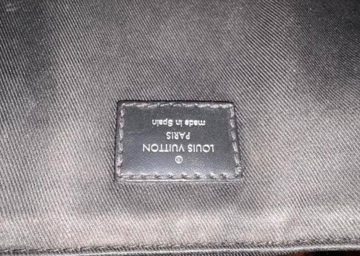 NIEUW PRIJS : 1700€ LOUIS VUITTON DISTRICT PM AANKOOP BEWIJS, Sieraden, Tassen en Uiterlijk, Tassen | Schoudertassen, Gebruikt