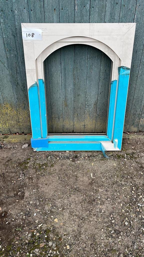 (108) Nieuw kunststof raamkozijn draai kiep, Doe-het-zelf en Verbouw, Kozijnen en Schuifpuien, Nieuw, Raamkozijn, Kunststof, 75 tot 150 cm