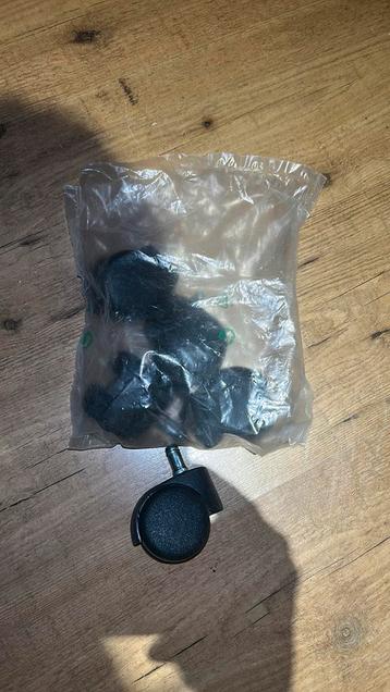 Zwenkwielen beschikbaar voor biedingen