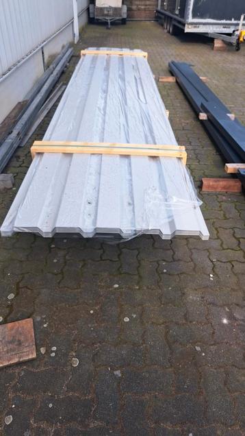 24 stuks Damwand 5350 lang kleur +- Ral 7038 € 12,50m2