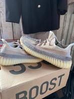 Yeezy 350 - maat 41 1/3, Bruin, Ophalen of Verzenden, Adidas Yeezy, Sneakers of Gympen