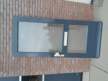 Voordeur  en  achterdeur hardhout beschikbaar voor biedingen