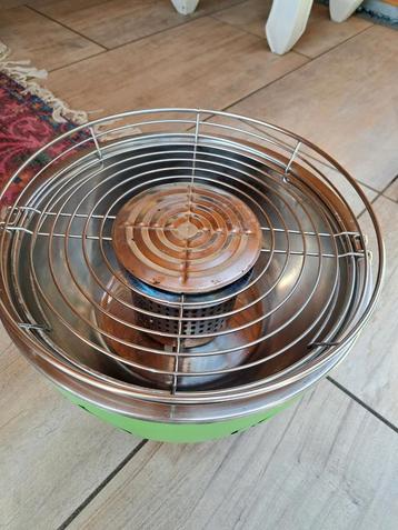 Leuke tafel barbeque handig mee te nemen beschikbaar voor biedingen
