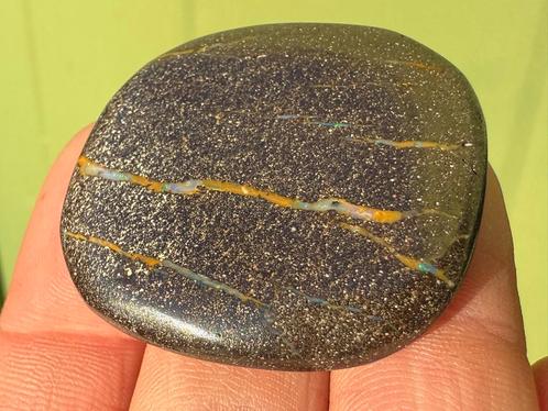 Boulder Opaal uit Australië mineralen, Verzamelen, Mineralen en Fossielen, Mineraal, Ophalen of Verzenden