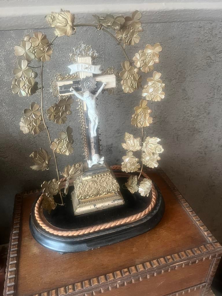 Prachtige antieke stolp met inhoud, Ophalen