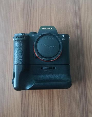 Sony A7ii + 28-70mm lens + batterygrip + 8 accu's. beschikbaar voor biedingen