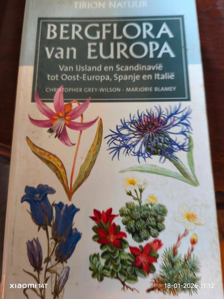 Bergflora van Europa - Natuurgids, Boeken, Natuur, Gelezen, Bloemen, Planten en Bomen, Ophalen of Verzenden
