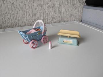 Poppenhuis wandelwagen met baby en weegschaal 🏠