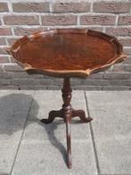 Antiek tafeltje driepoot bijzettafel notenhouten tafel, Antiek en Kunst, Antiek | Meubels | Tafels, Ophalen of Verzenden