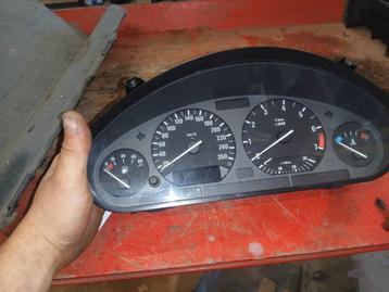 bmw e36 320i 323i 325i 328i tellerbak 260kmh beschikbaar voor biedingen