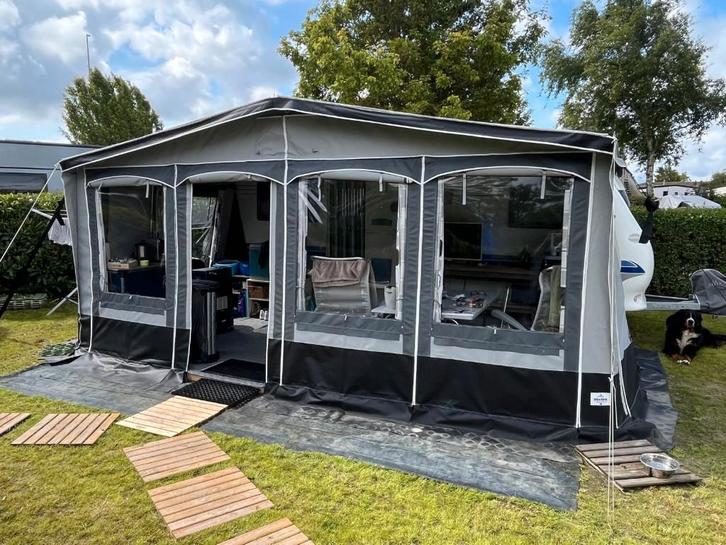 Hobby 460UFe, Caravans en Kamperen, Caravans, Particulier, tot en met 4, 1000 - 1250 kg, Rondzit, Hobby, Frans bed, 4 tot 5 meter