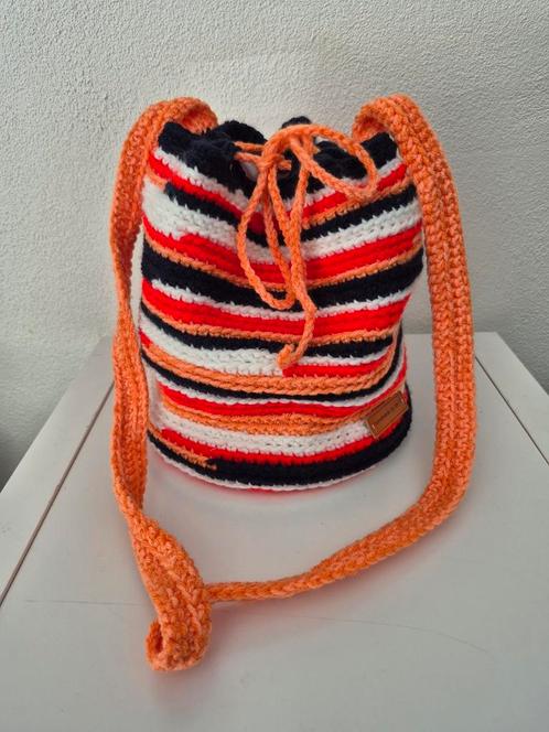 Zelfgehaakte buideltas NL, Sieraden, Tassen en Uiterlijk, Tassen | Schoudertassen, Nieuw, Rood, Ophalen of Verzenden