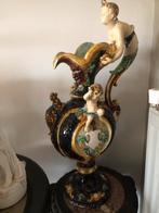 Antieke Majolica Vaas met Cherubijnen, Ophalen