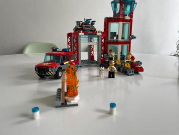 Lego brandweerkazerne met uitbreidingen beschikbaar voor biedingen