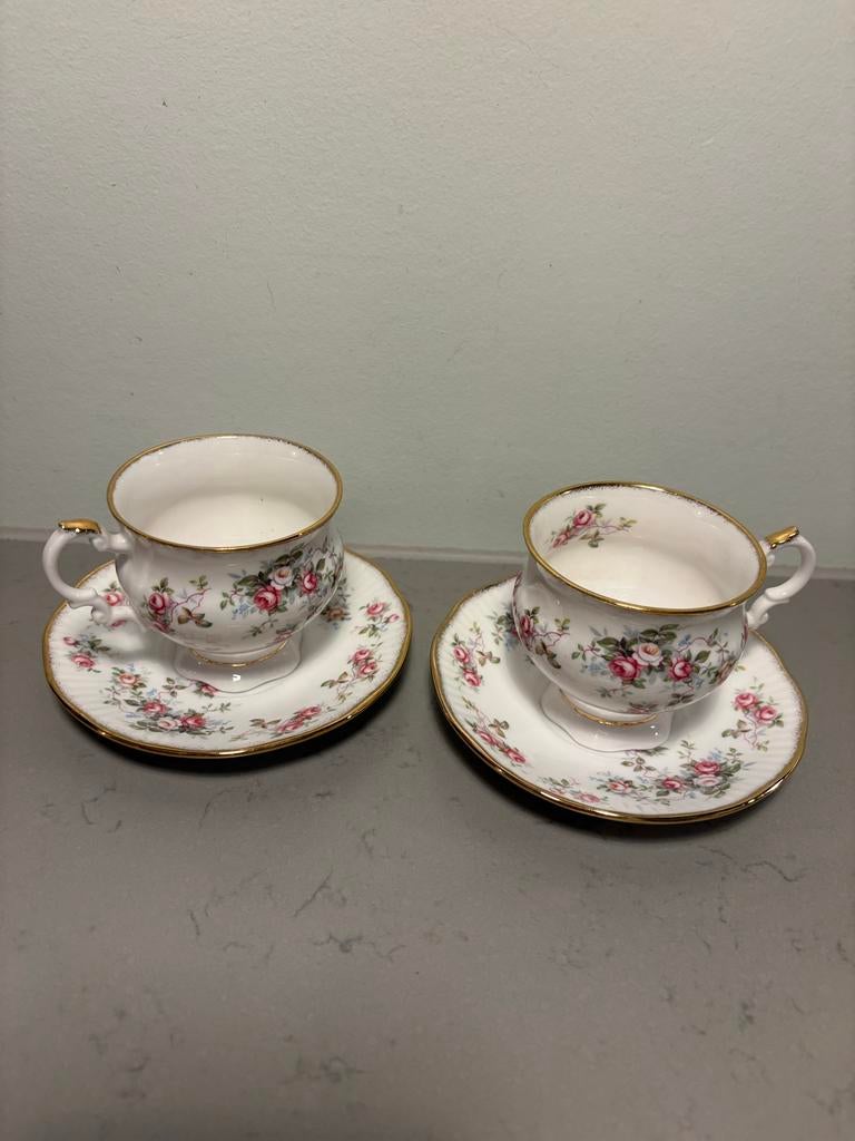 2x Elizabethan Rosamund Kopjes en Schotels, Verzamelen, Porselein, Kristal en Bestek, Ophalen of Verzenden, Gebruikt, Porselein