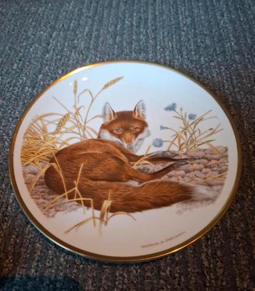 Wedgwood porseleinen bord "Vos" by Patrick A. Oxenham beschikbaar voor biedingen
