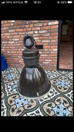 Twee oude industrie lampen .€100 de twee, Huis en Inrichting, Lampen | Hanglampen, Ophalen of Verzenden, Zo goed als nieuw, 50 tot 75 cm