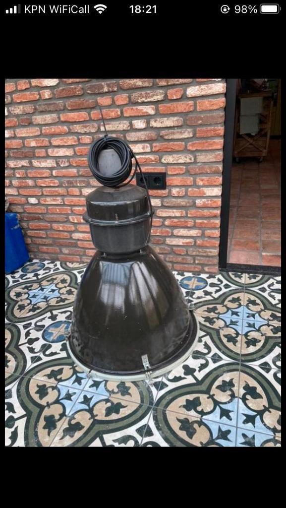 Twee oude industrie lampen .€100 de twee, Huis en Inrichting, Lampen | Hanglampen, Zo goed als nieuw, 50 tot 75 cm, Ophalen of Verzenden