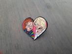 1 mooie pin van een hart met Chucky en Tiffany te koop, Verzamelen, Speldjes, Pins en Buttons, Ophalen of Verzenden, Nieuw, Overige onderwerpen
