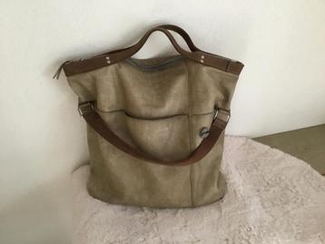 Stoere leren tas van 'Olga' beschikbaar voor biedingen