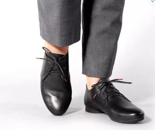 NIEUW Think! veterschoenen maat 37 zwart leer rode vetertips, Kleding | Dames, Schoenen, Nieuw, Zwart, Verzenden