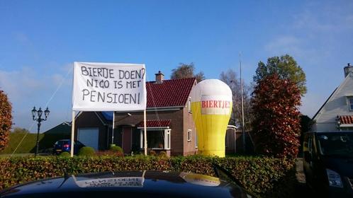 Pensioen versiering / opblaasfiguur / bierglas te huur, Hobby en Vrije tijd, Feestartikelen | Verhuur, Nieuw, Overige, Ophalen