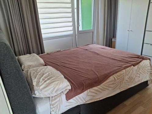 Memory-foam mattress IDANÄS Upholstered ottoman bed, 160x200, Huis en Inrichting, Slaapkamer | Matrassen en Bedbodems, Zo goed als nieuw