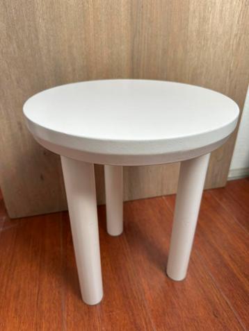 Bijzet tafel/ bed tafel beschikbaar voor biedingen