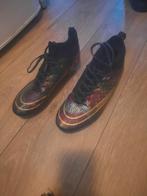 Voetbal schoenen, Sport en Fitness, Basketbal, Ophalen, Zo goed als nieuw, Schoenen