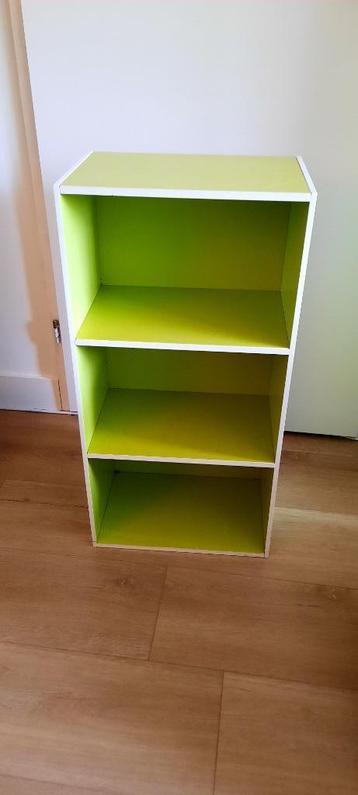 Kastje / boekenkast/ plankenkast beschikbaar voor biedingen