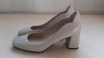 Madeleine. Leren pumps. Beige. Mt. 38, Ophalen of Verzenden, Zo goed als nieuw, Beige
