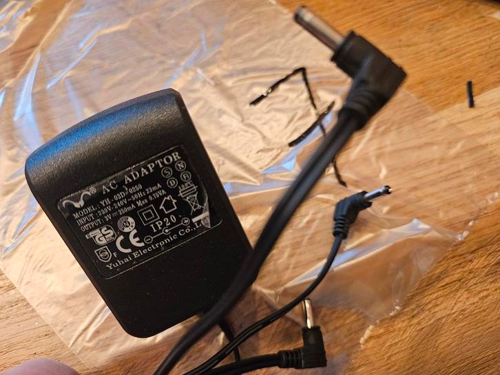 Adapter 3v 3 stekkers aansluitingen 3volt 3 volt v, Audio, Tv en Foto, Opladers, Zo goed als nieuw, Ophalen