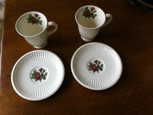 2 Wedgwood Moss Rose Koffiekopjes/Mokjes /Schoteltjes Nieuw, Huis en Inrichting, Keuken | Servies, Nieuw, Kop(pen) en/of Schotel(s)