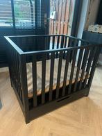 Babybox TWF Sam zwart + matras – Zo goed als nieuw, Ophalen, Zo goed als nieuw, Vierkant, Lade