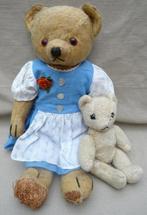 Oude teddybeer blauw wit jurkje en vriendje, Ophalen of Verzenden, Gebruikt, Stoffen beer, Overige merken