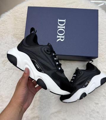 Christian Dior B22 Sneakers  beschikbaar voor biedingen